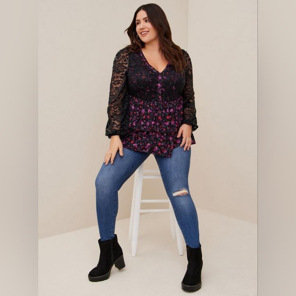 TORRID TIERED BABYDOLL SUPER SOFT LONG SLEEVE WITH LACE- SIZE- 2